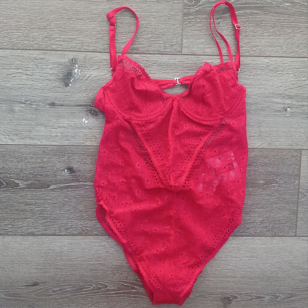 Mucci Carina Lace Bodysuit in Red XS - Picture 6 of 9